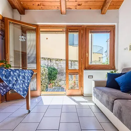 Апартаменты Sorrento Coast With Garden For 9 Guests *