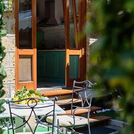 Sorrento Coast With Garden For 9 Guests Апартаменты Пьяно-ди-Сорренто