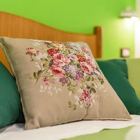 Апартаменты Sorrento Coast With Garden For 9 Guests Пьяно-ди-Сорренто