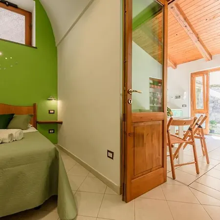 Sorrento Coast With Garden For 9 Guests Апартаменты Пьяно-ди-Сорренто
